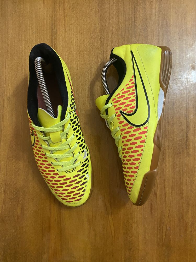 Футзалки Nike Magista