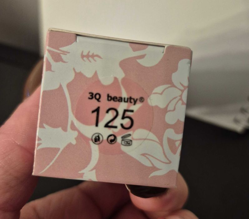 Podkład do twarzy Yara - odcień 125 (średni)