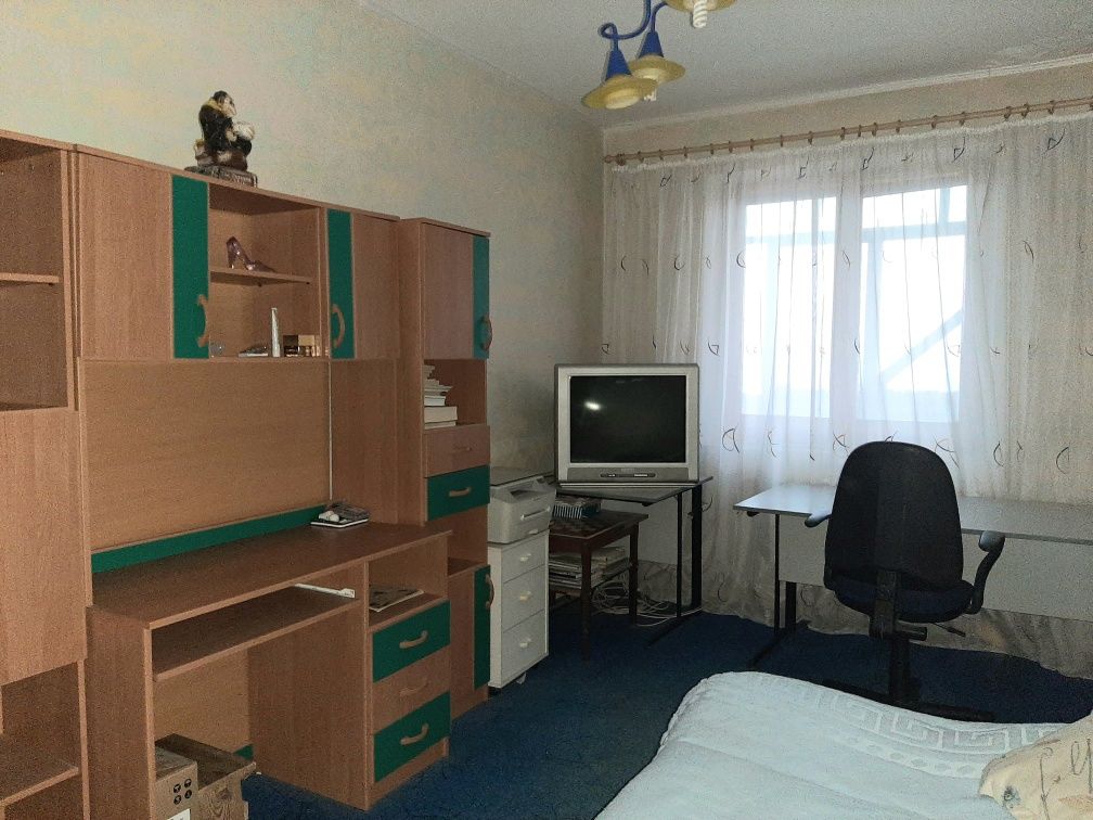 Продам 4-х ком. квартиру 3/10  на 17-ом микрорайоне!