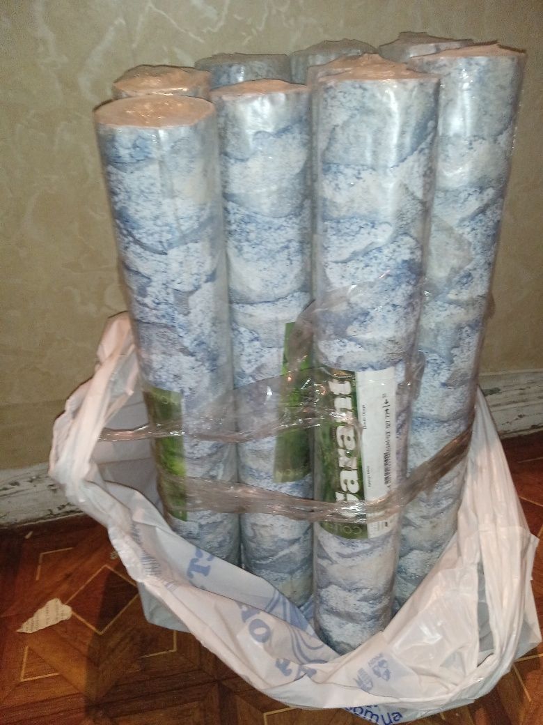 Продам обои галубого цвета