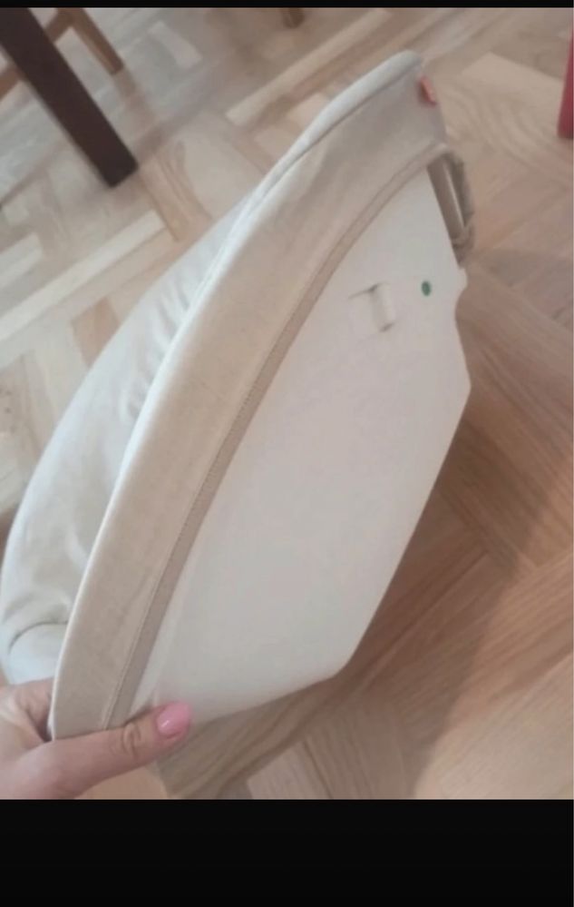 Stokke lezaczek do karmienia