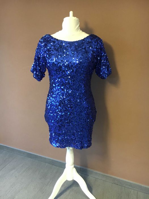 Suknia krótka, wieczorowa, chabrowe cekiny, 36/38; używana