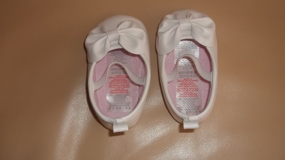 sapatos de menina bebé lindos novos