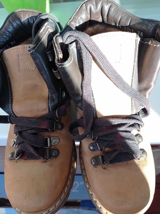 Продам дитячі сапоги для хлопчика та кроссовки.