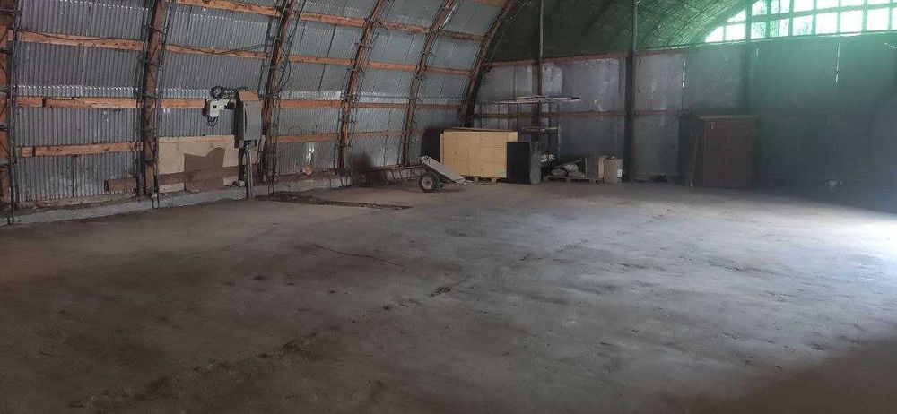 Здається складське приміщення