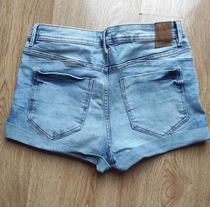 Krótkie spodenki szorty damskie jasny jeans dżins Sinsay S