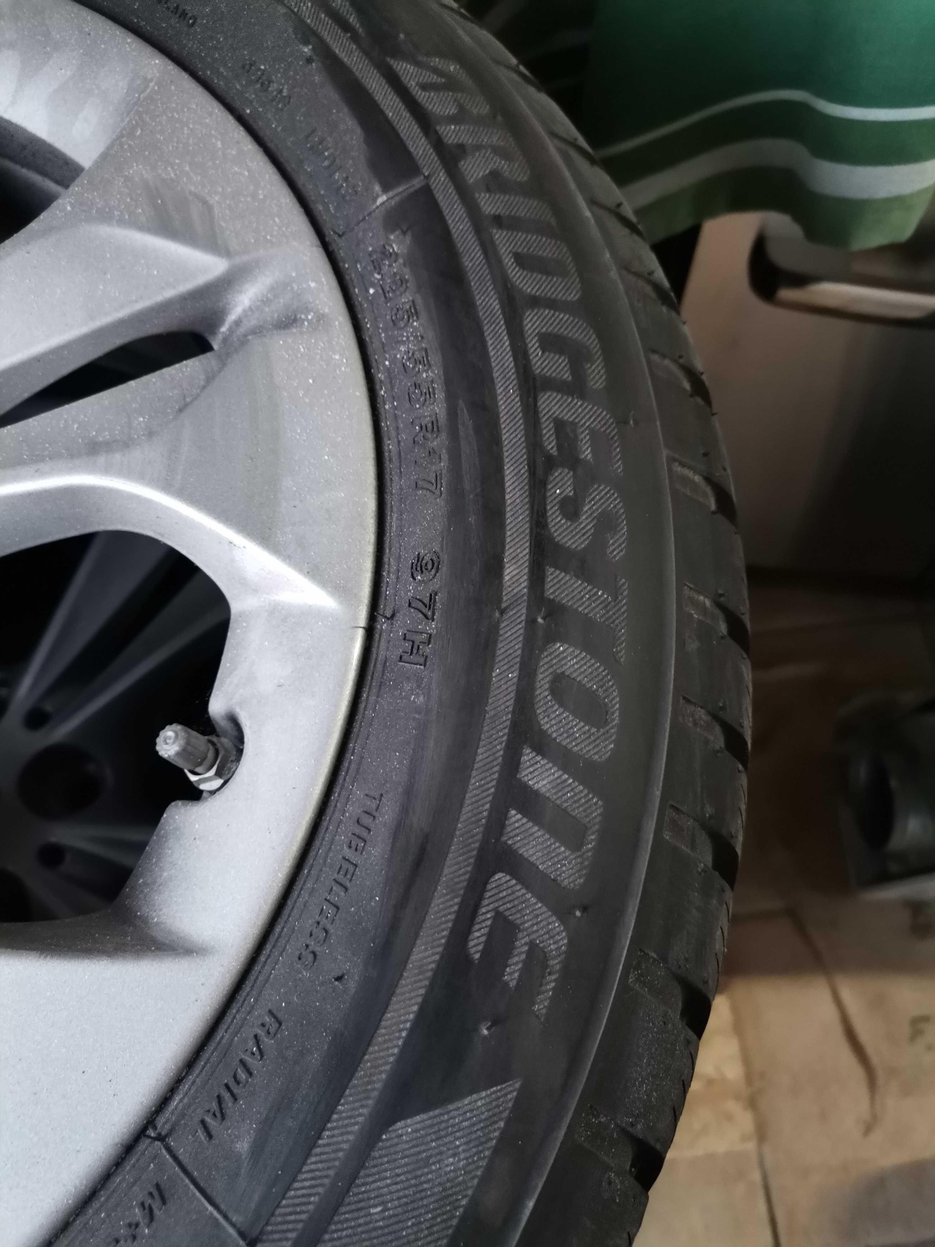 4 Pneus Bridgestone 205 e 4 jantes 17