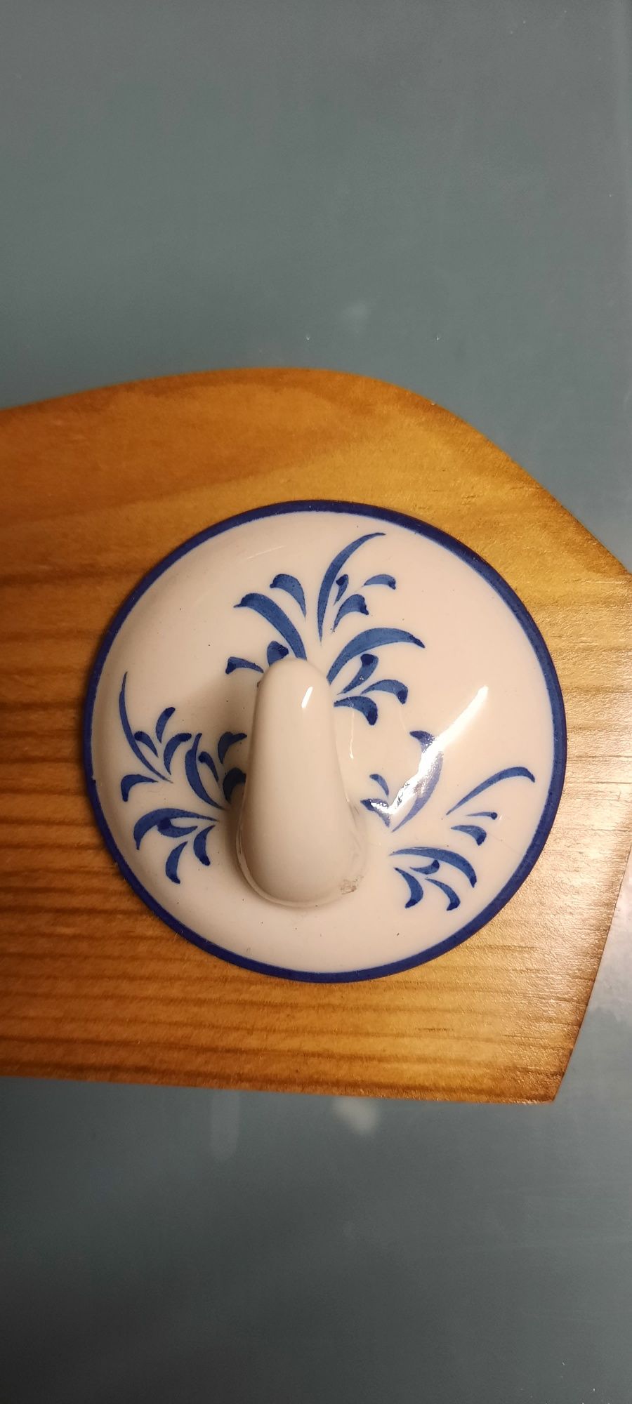 Cabide cozinha loiça e madeira