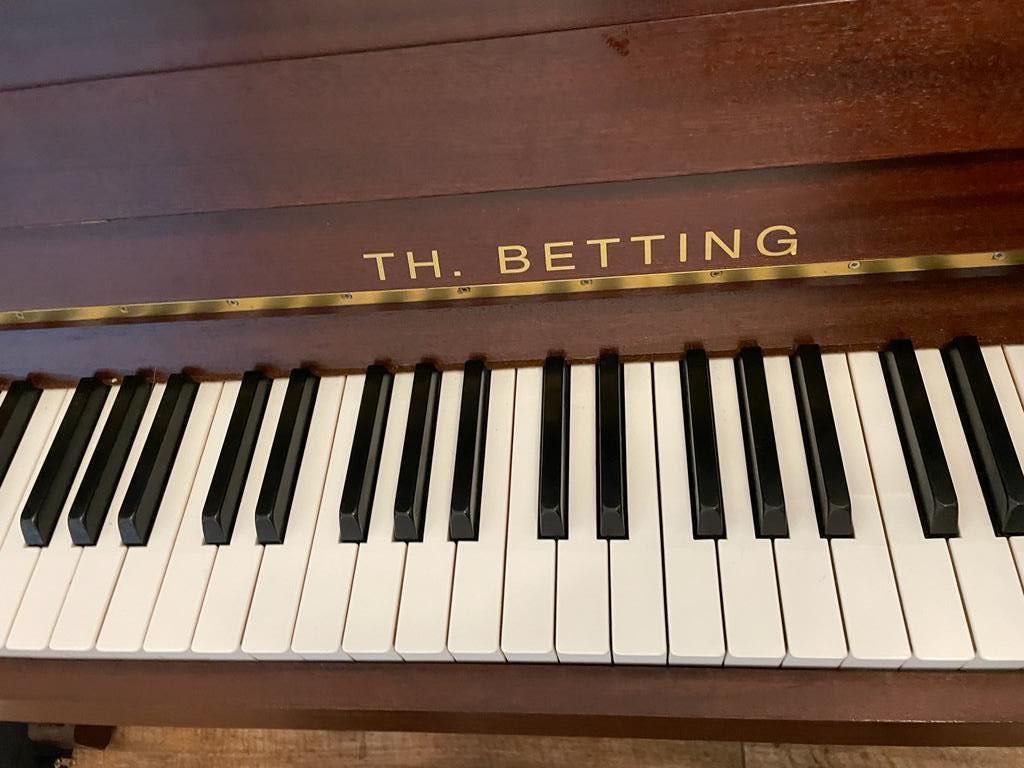 pianino Betting - po renowacji, b. dobry stan