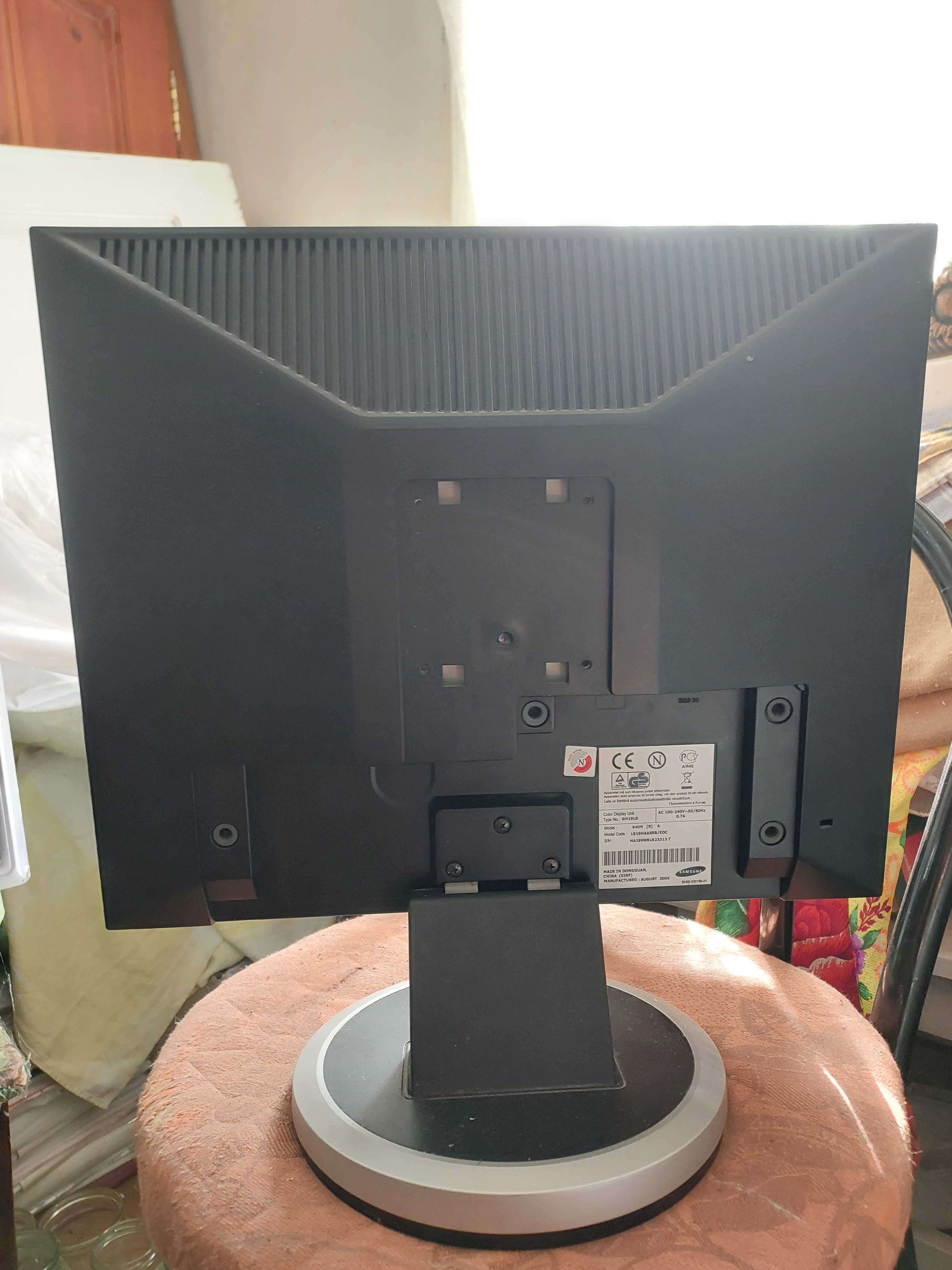 Монітор Samsung SyncMaster 940n
