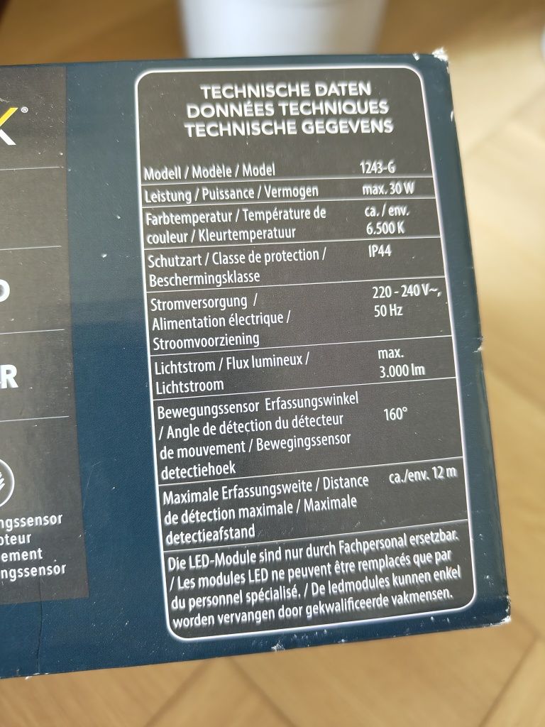 Reflektor kinkiet LED zewnętrzny z czujnikiem ruchu Casalux