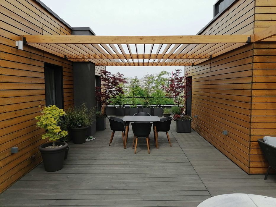 Pergola nowoczesna drewniana, trejaż, zabudową tarasu