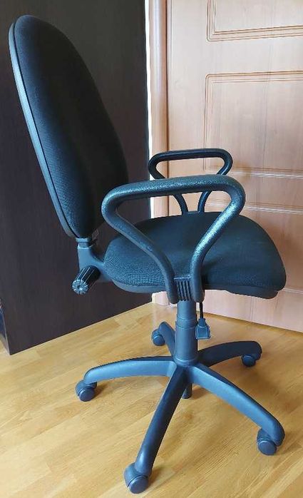 Krzesło biurowe na kółkach