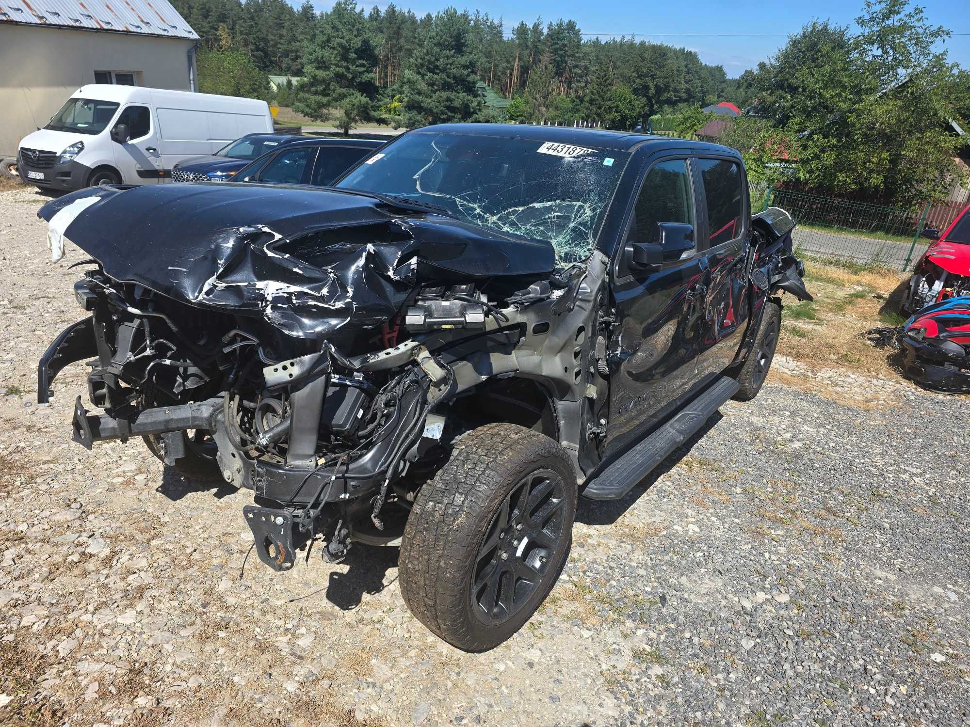 Ram 1500 21r laramie 4x4 5.7 jezdzi auto w Polsce fv23% cena brutto