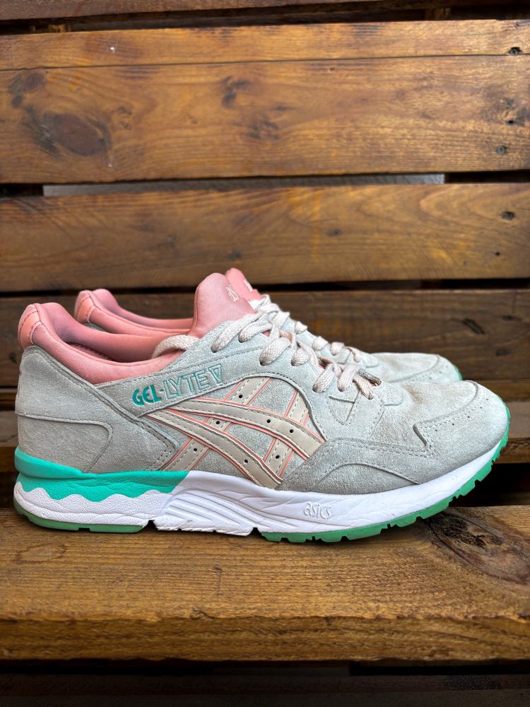 Кросівки жіночі Asics