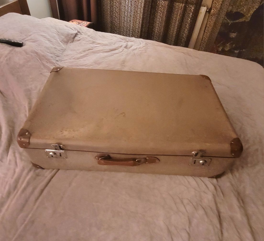 Duża stara walizka PRL