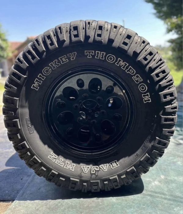 Vendo 4 Pneus Mickey Thompson NEGOCIÁVEL