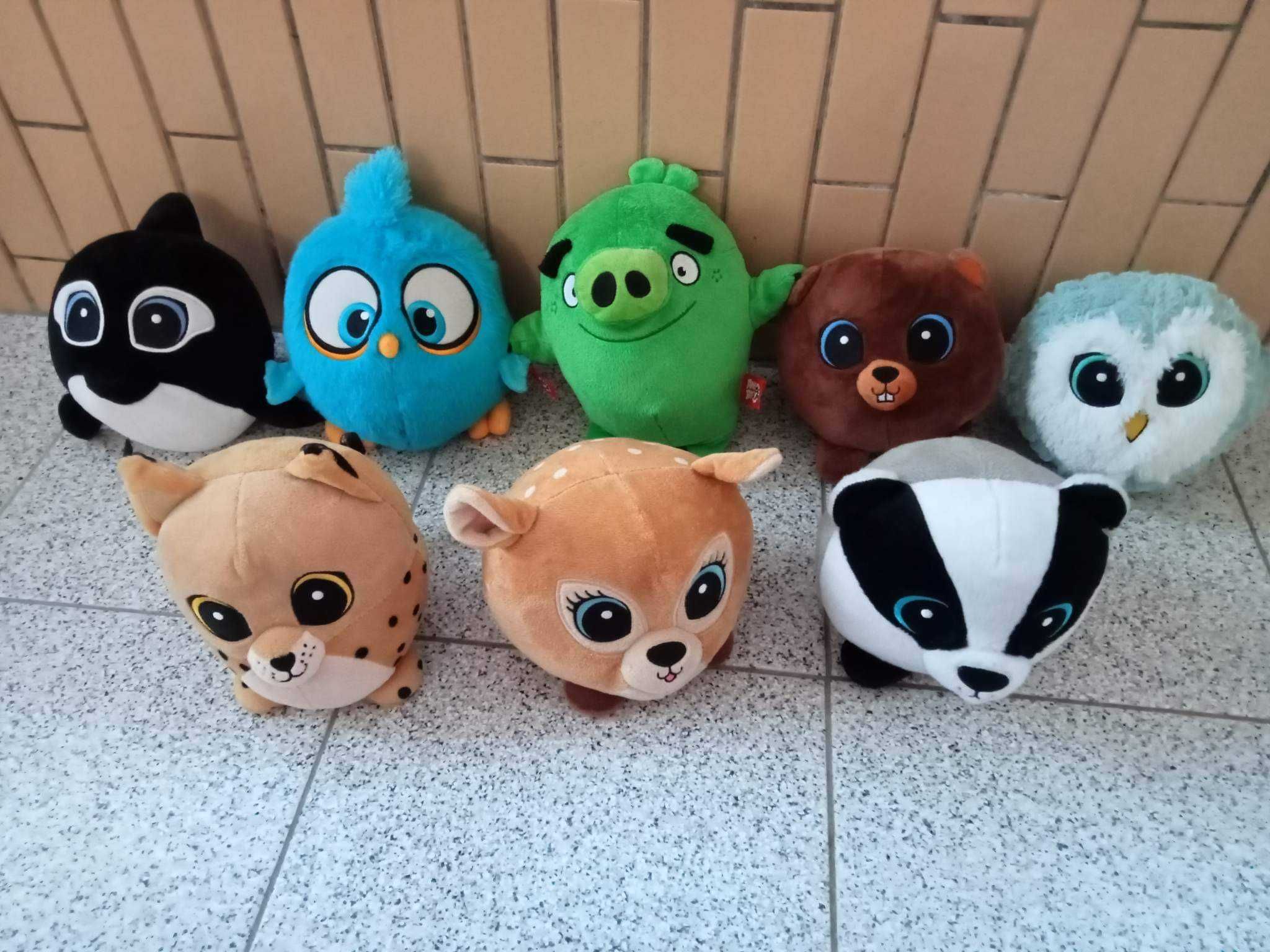 Coleção de peluches animais, legumes e outros