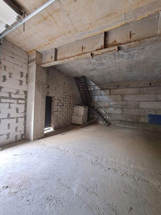 Продам приміщення від 260 м2  поруч з метро "Берестейська"