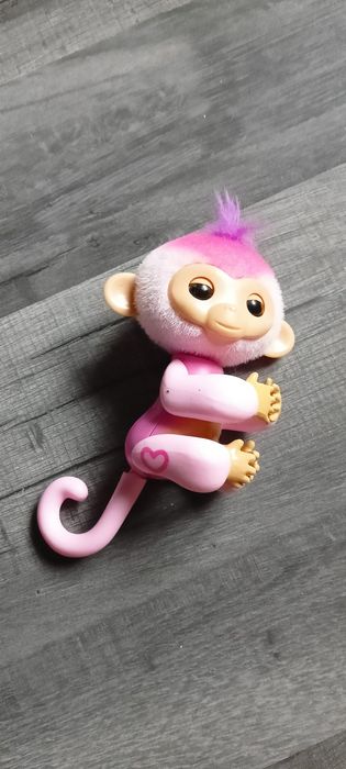 Małpka interaktywna fingerlings różowa
