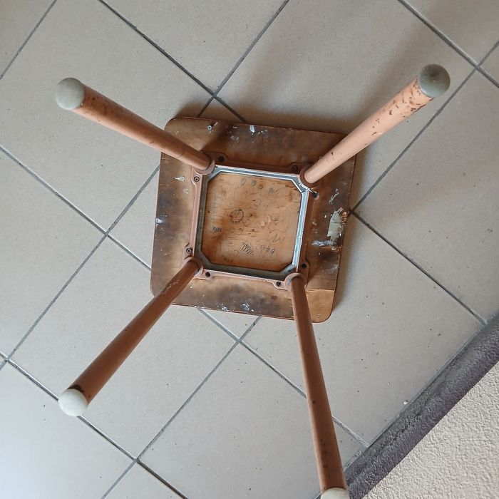 Табурет под ремонт. Стул стілець