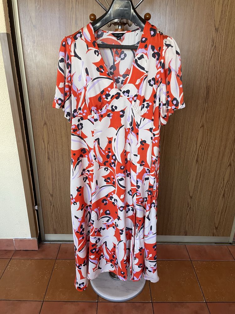 Damska sukienka w kwiaty plus size