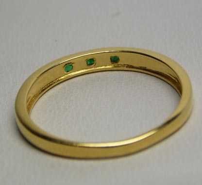 Pierścionek naturalne kwadratowe szmaragdy srebro złocone R.19.