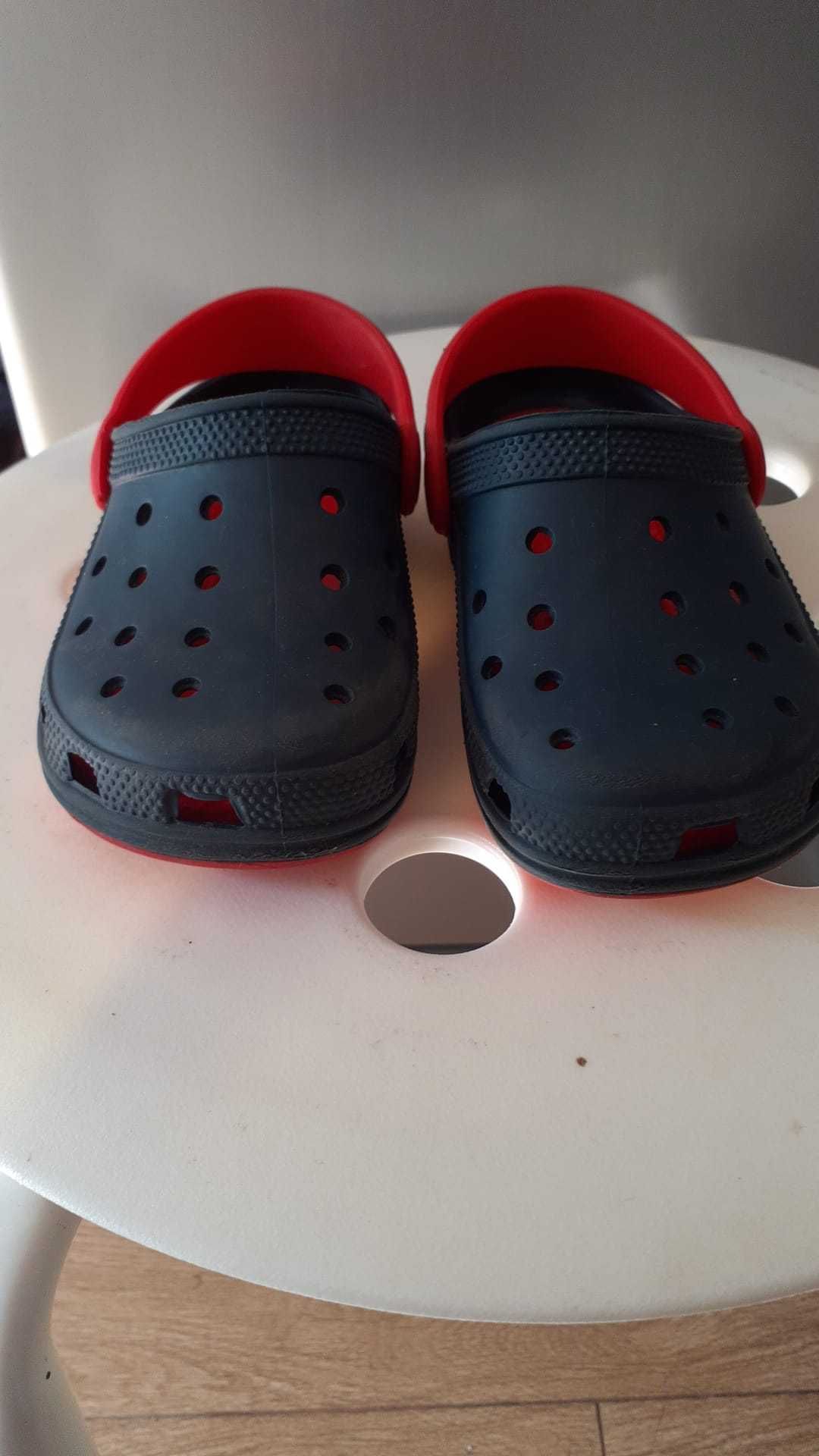 Sandalias de bebe tipo Crocs Chicco