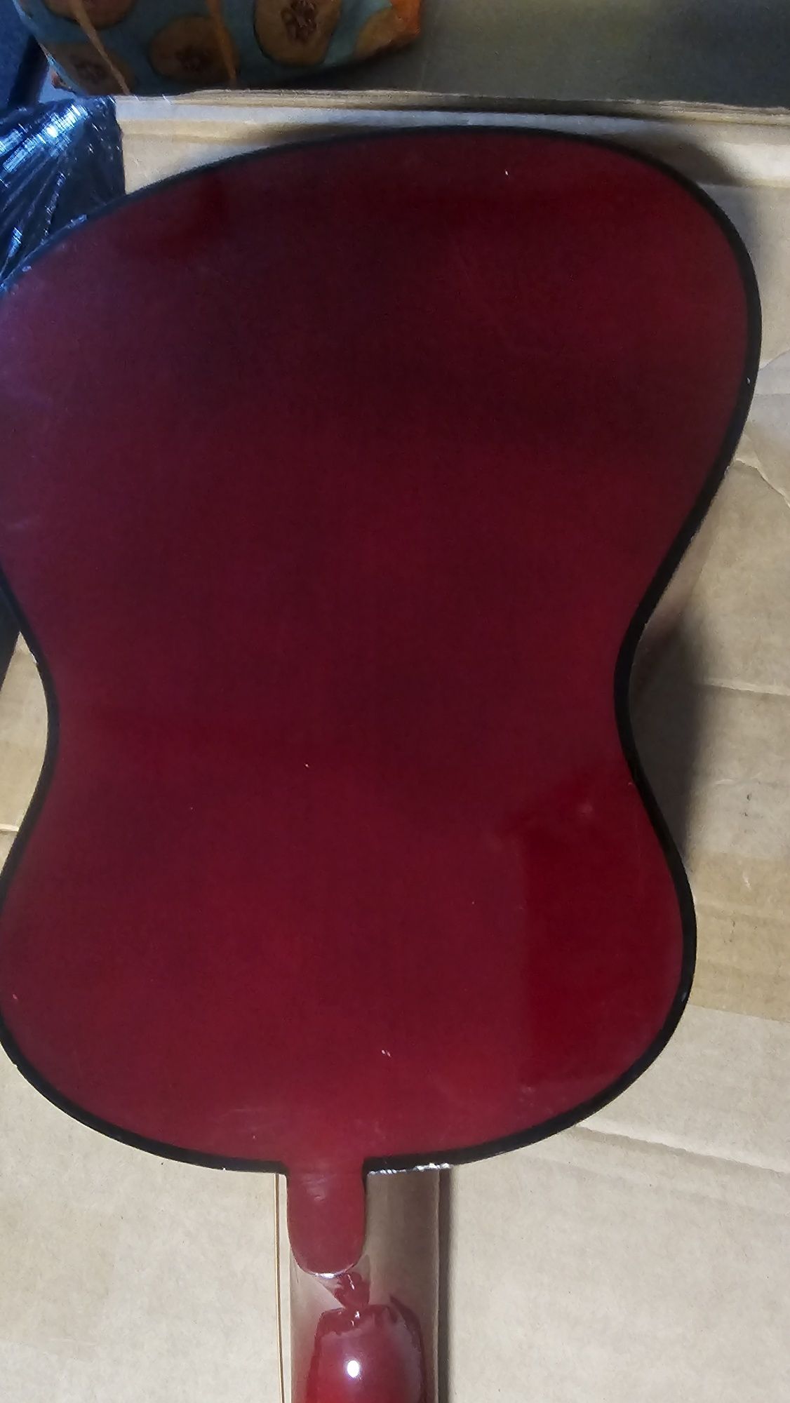 Guitarra de madeira infantil