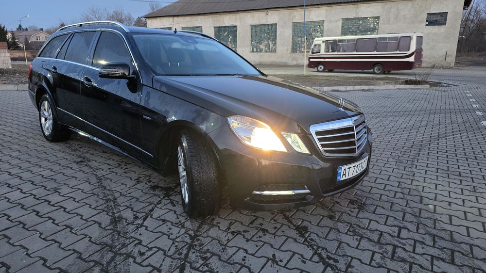 Mersedes чорний на чорному)))