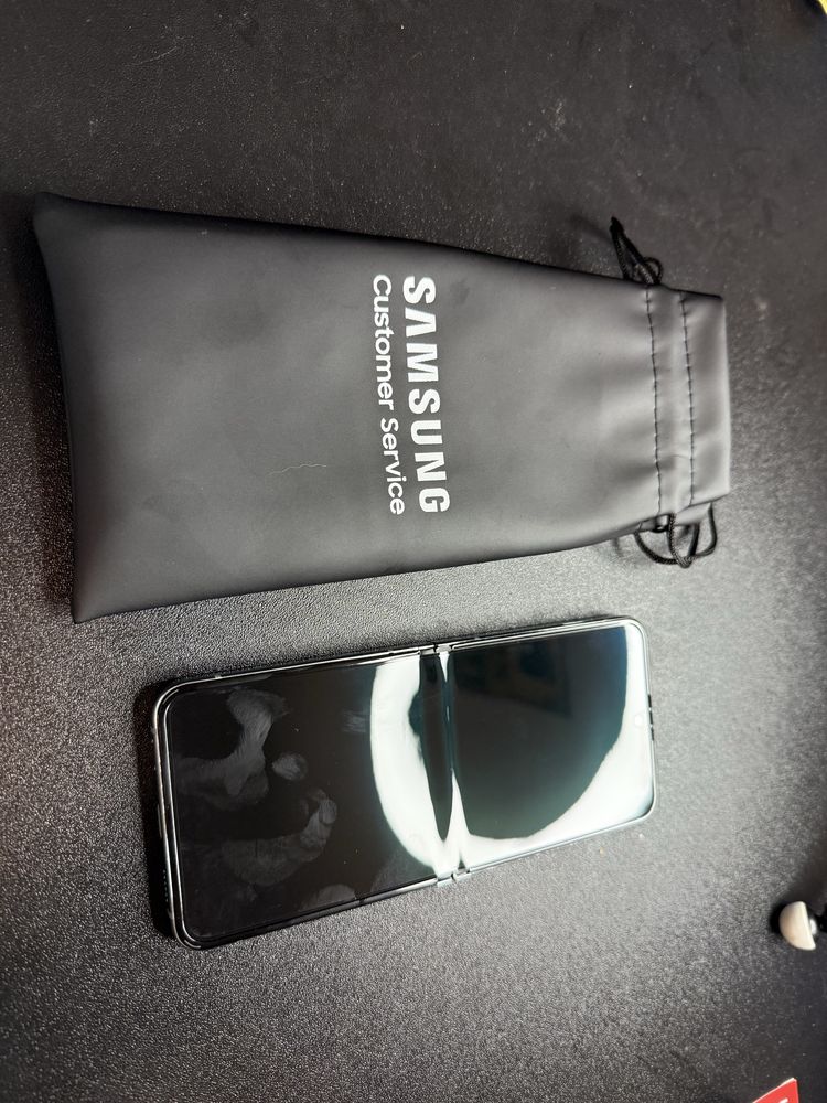 Samsung GALAXY Z flip 5 (como novo) *ainda com garantia*