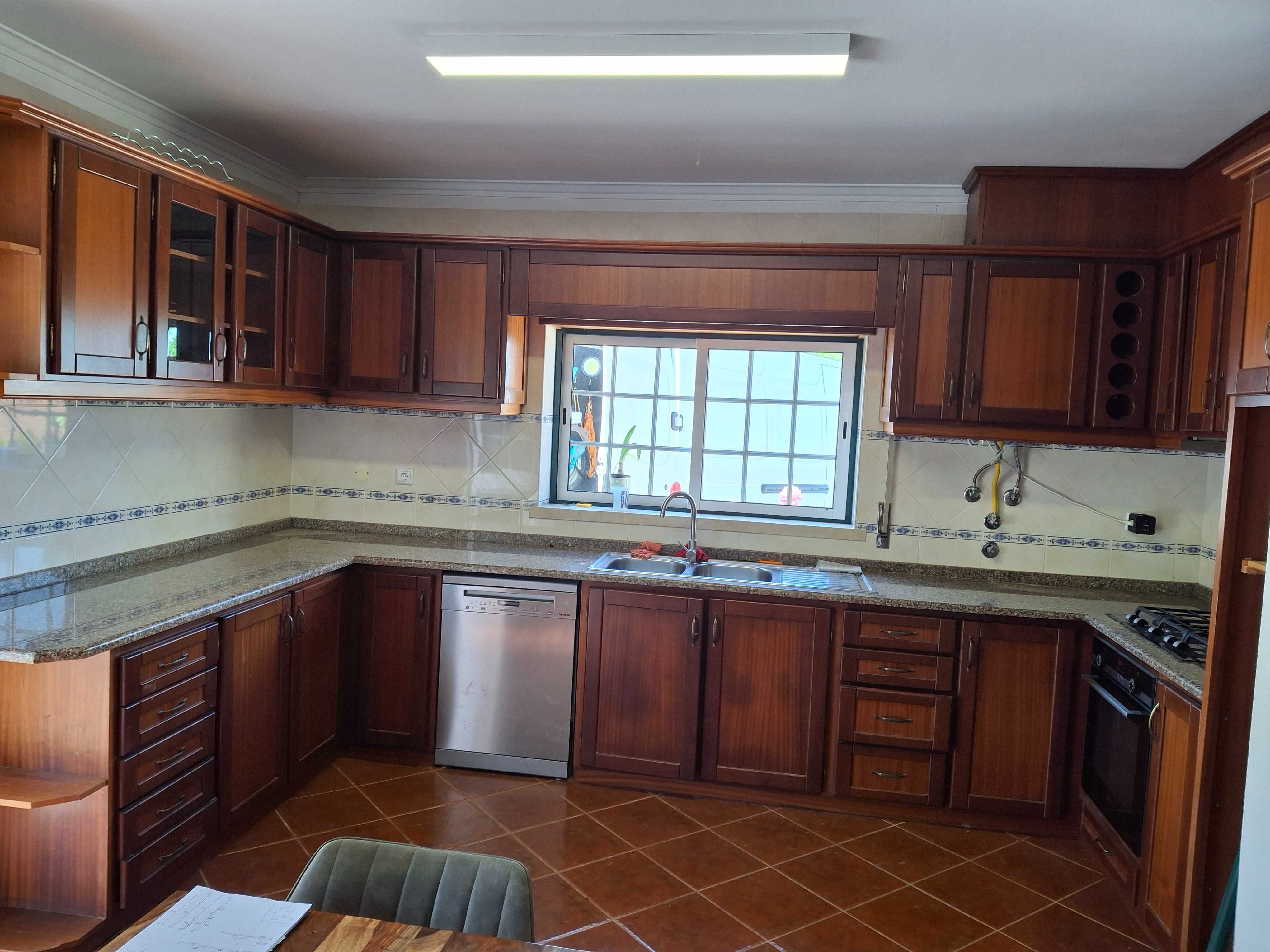 Cozinha usada com bancada