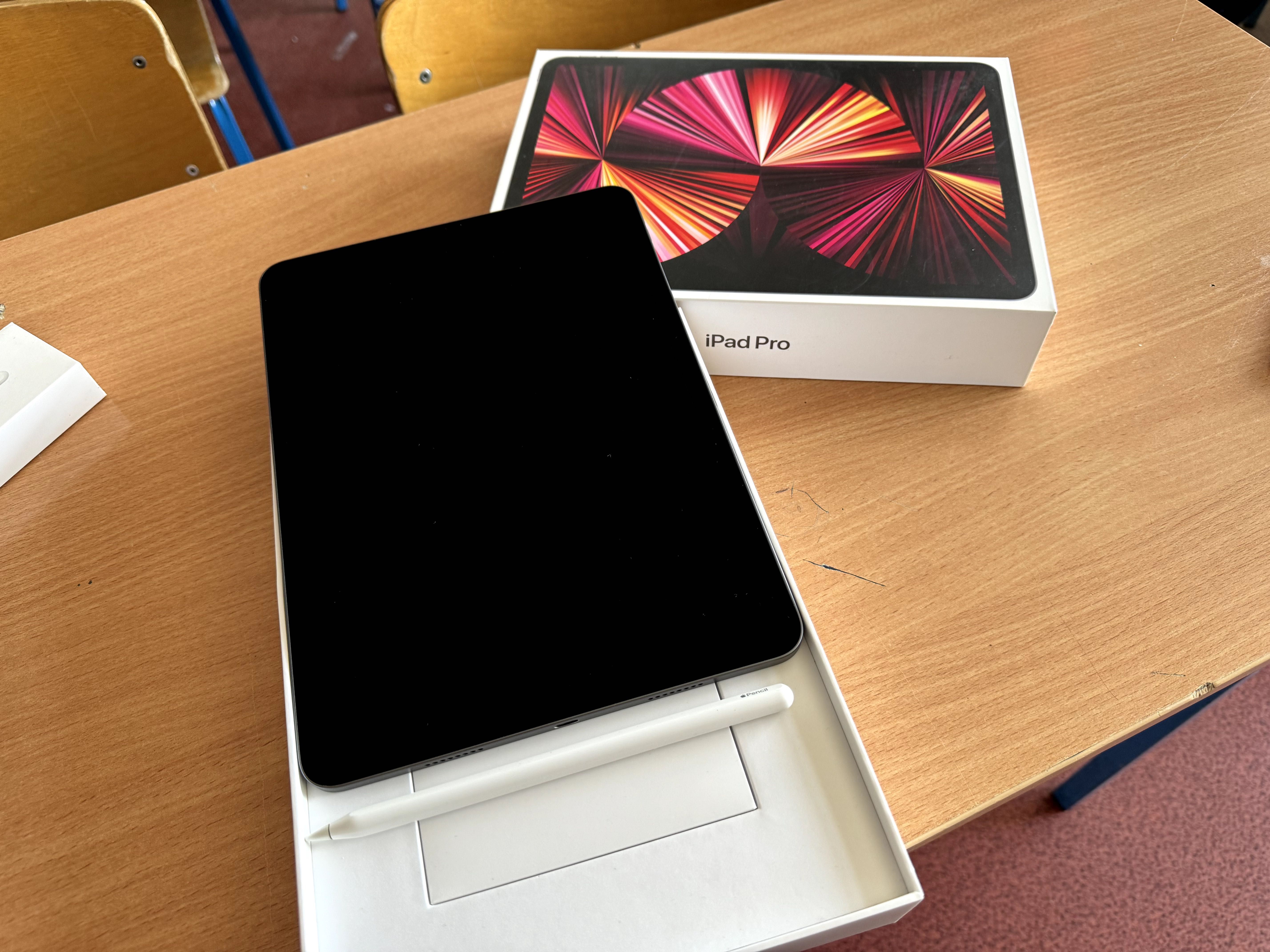 iPad Pro 2021 (3 generacja) 128 GB gwiezdna szarość + ApplePencil 2