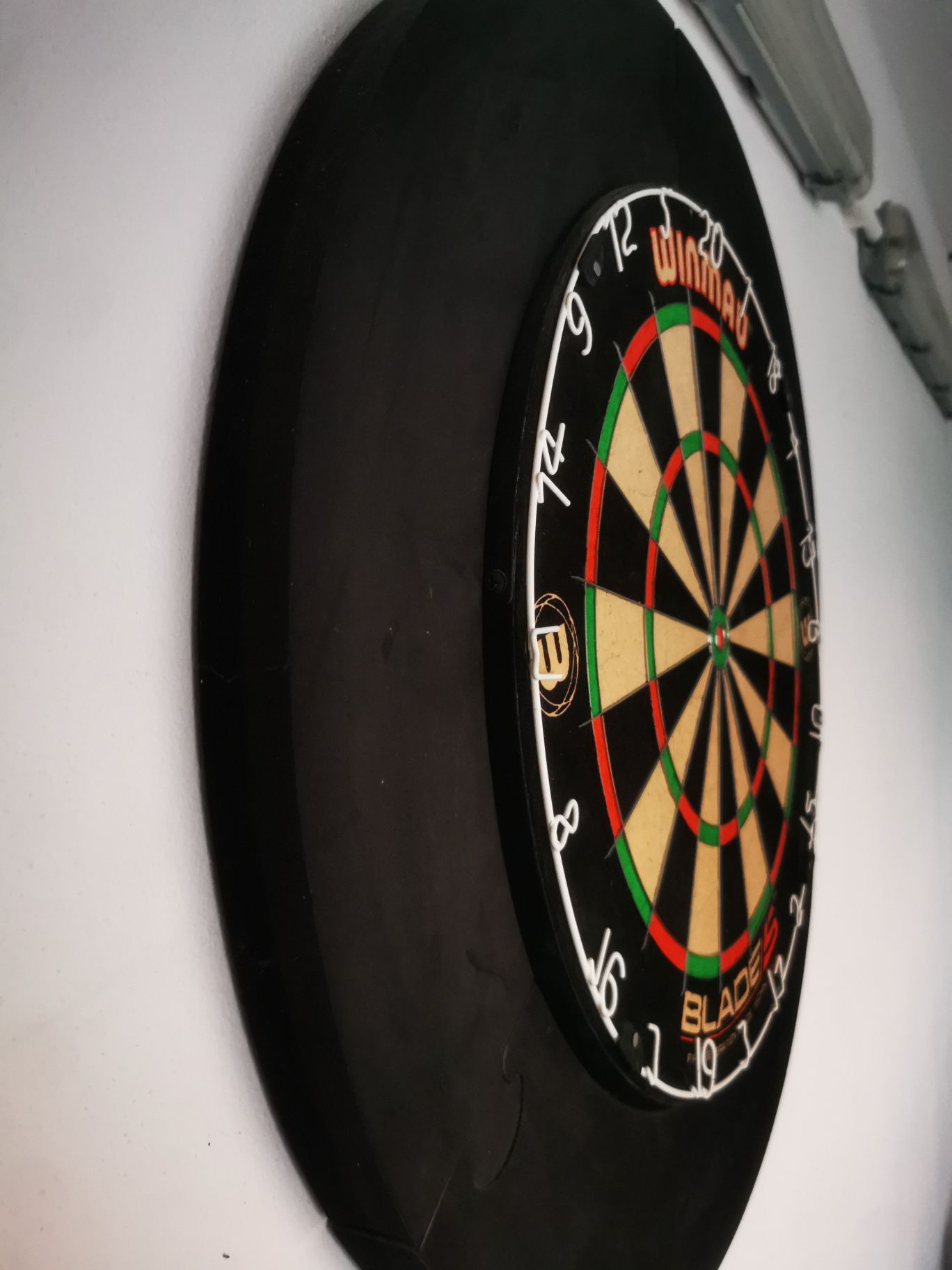 Zestaw do darta (Winmau Blade 5, opona, 6x lotki)