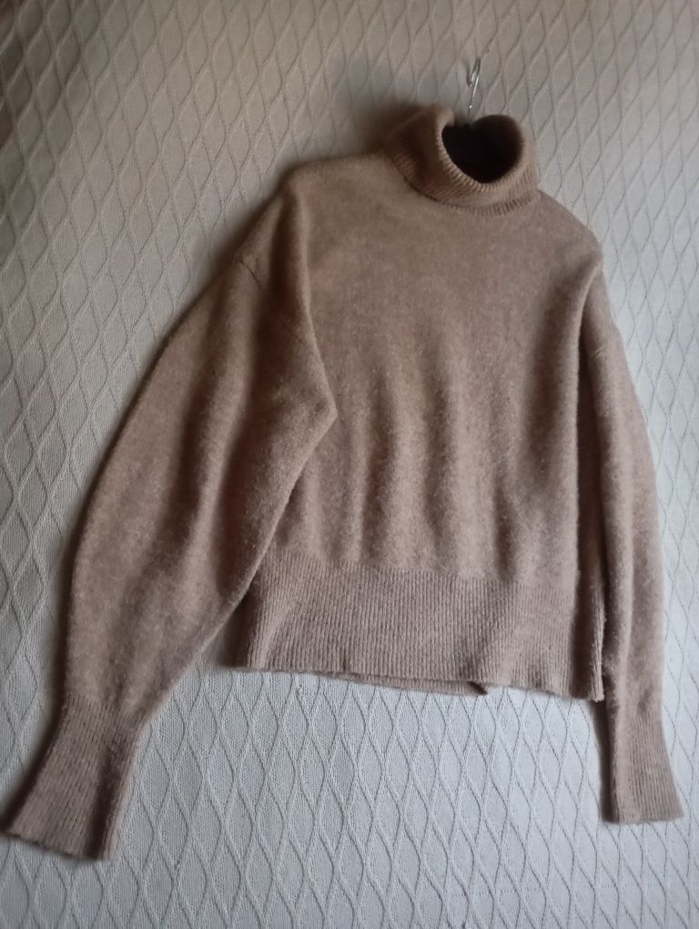 H&M S-M klasyczny karmelowy sweter golfem