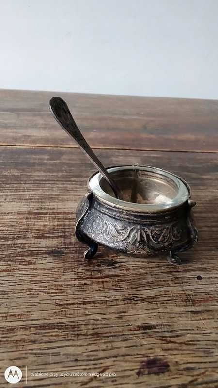 Zabytkowa solniczka, platerowana Jummet, sygnowana z łyżeczką