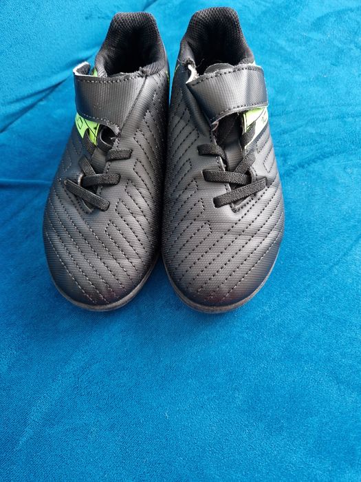 Buty piłkarskie dla chlopca, korki na rzepy, KIPSTA rozmiar 30