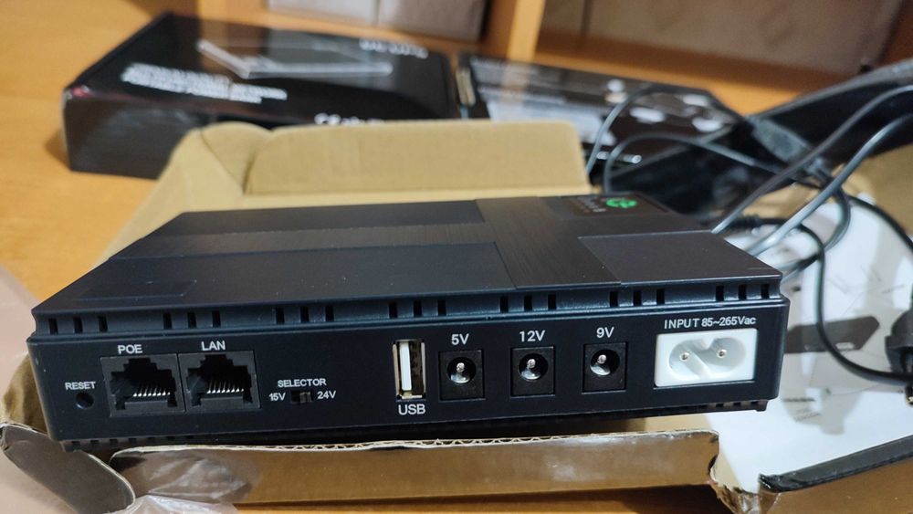 ДБЖ(бесперебойник питания) или UPS для роутера.