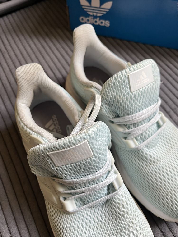 Оригінальні брендові кросівки м’ятного кольору adidas, розмір 36