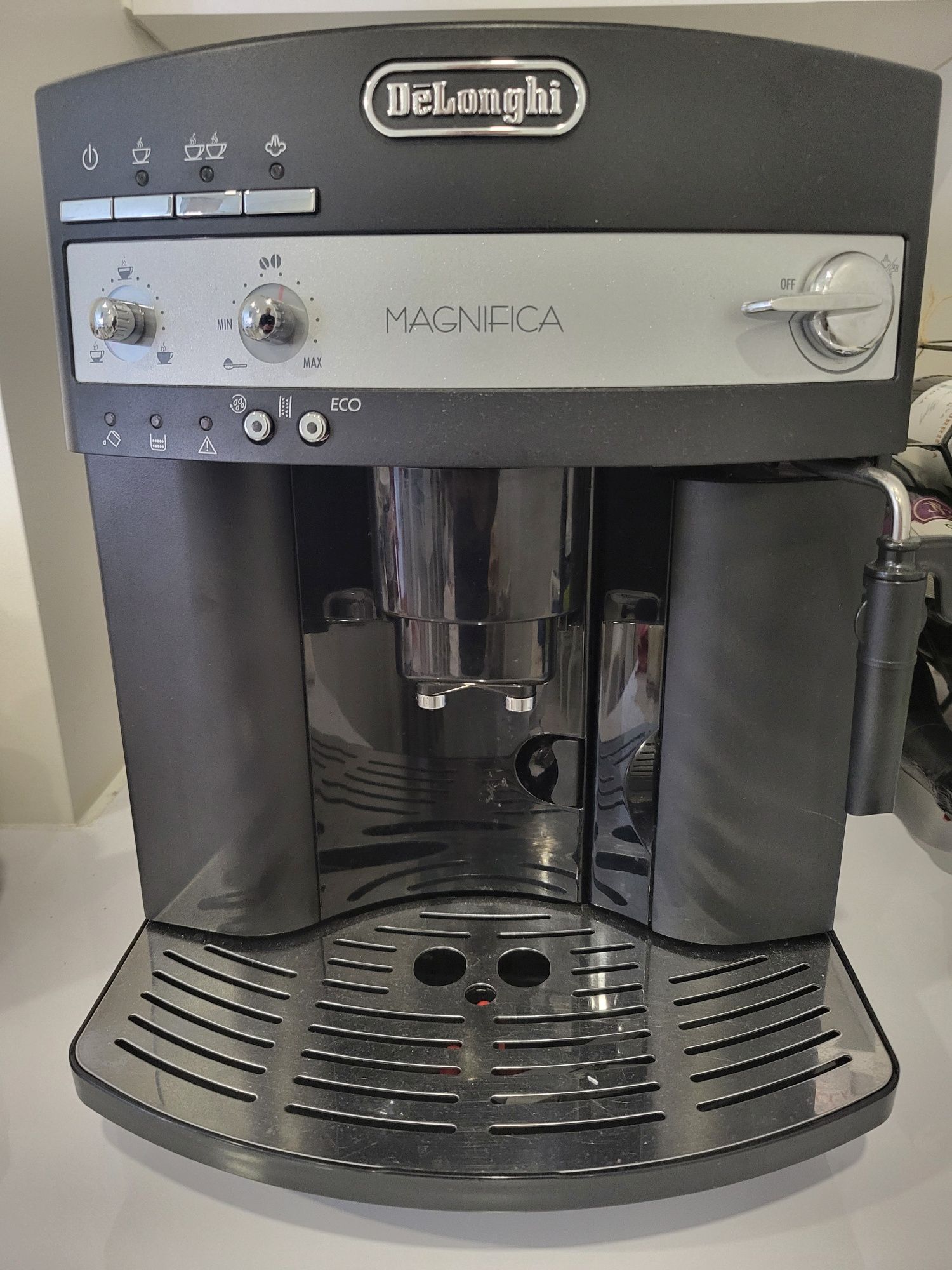 Máquina Delonghi Magnífica