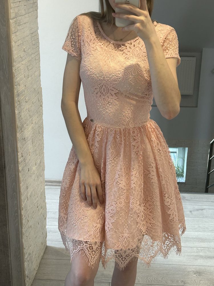 pudrowo różowo sukienka