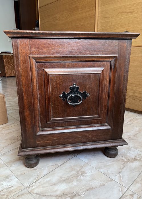 Arca de madeira maciça