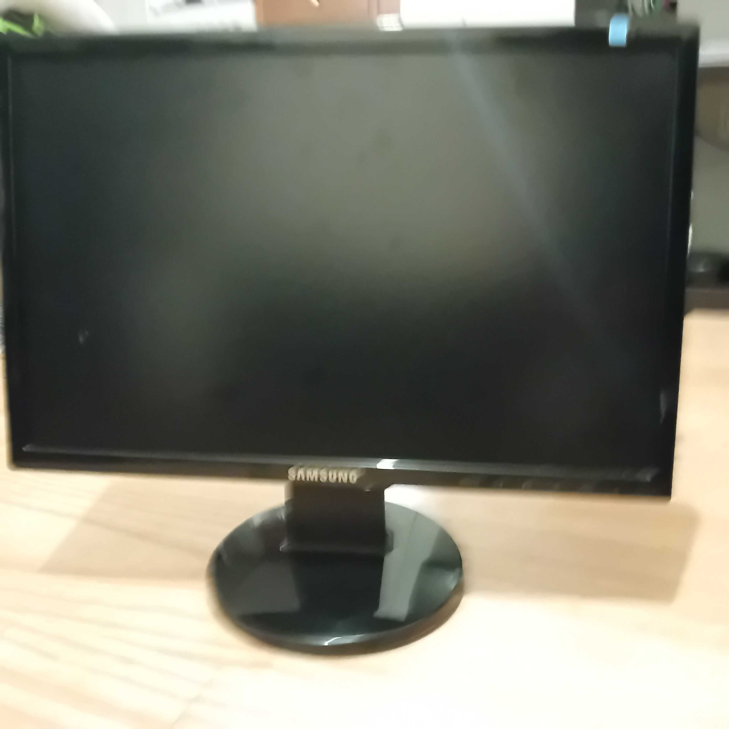 Monitor Samsung modelo Modelo: LS19MYNKF bom estado