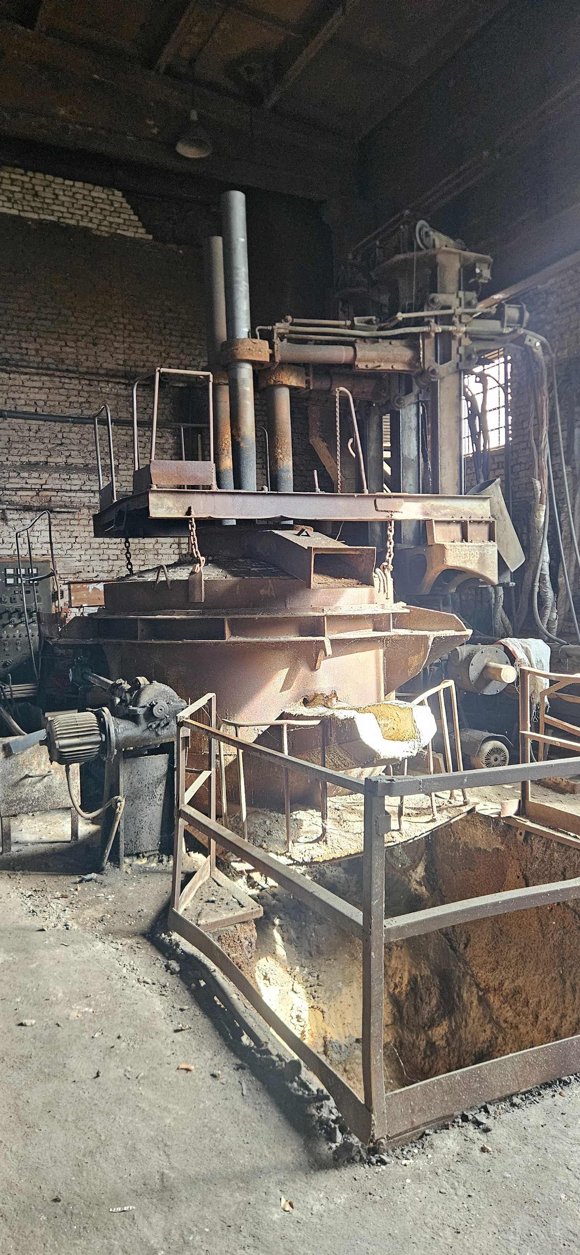ПРОДАМ СТАНКИ ТОКАРНІ,ФРЕЗЕРНІ.Кокільна машина,Електродугові печі.