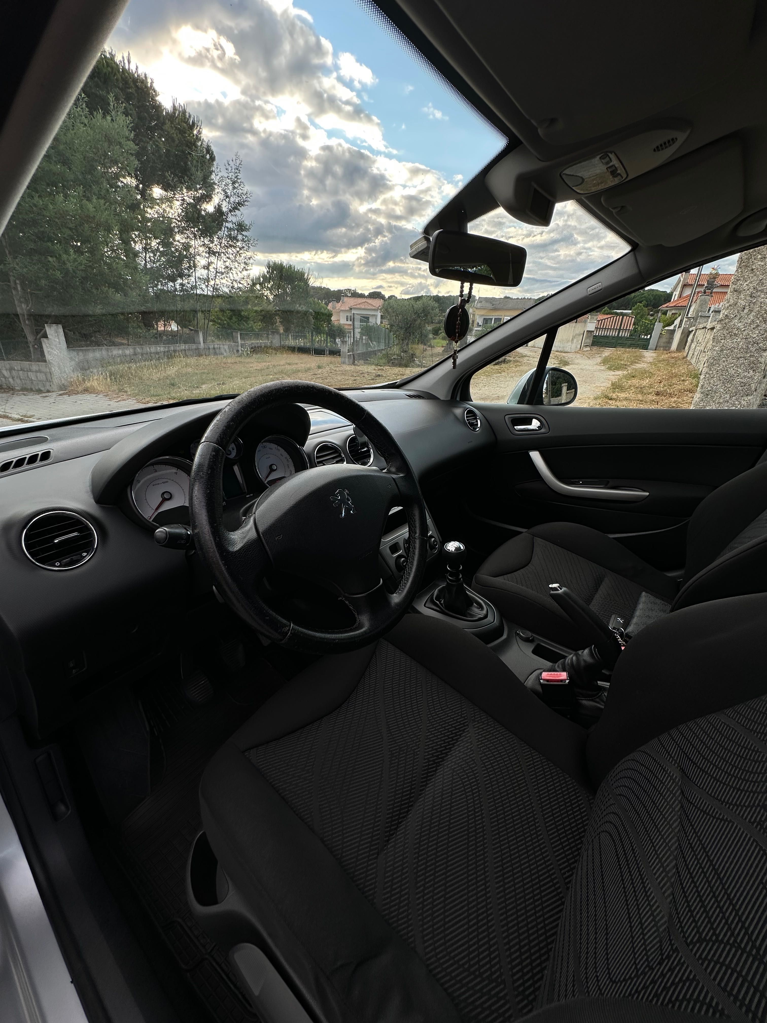 Peugeot 308SW cinzento