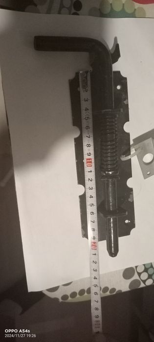 Czarna zasuwa do drzwi