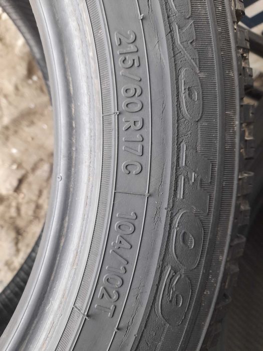 Зимові шини 215/60 R17C Toyo H09	90%залишок