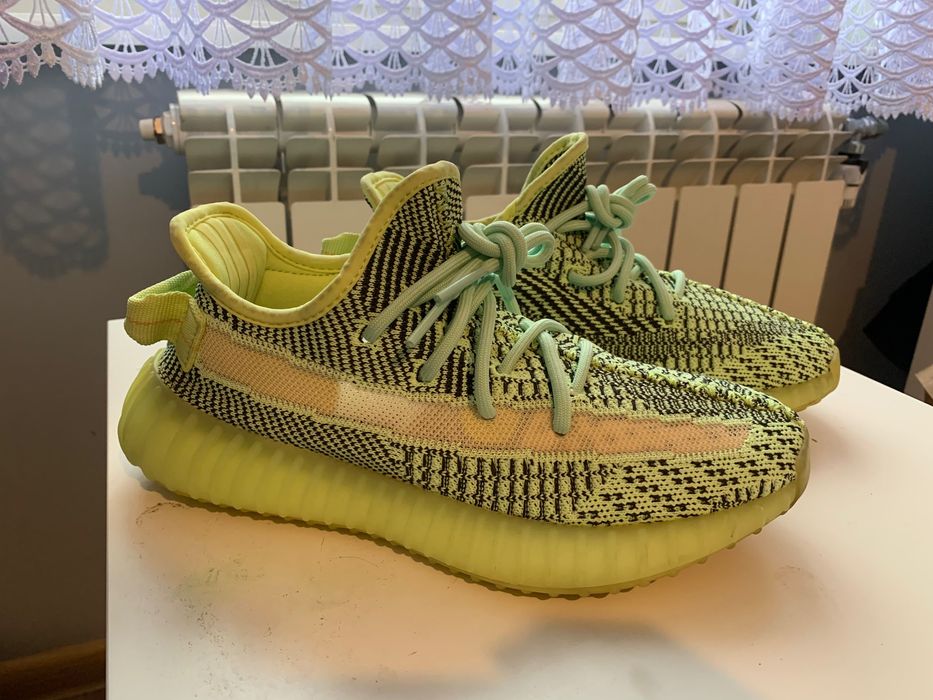 Adidas yeezy 350 v2 yeezreel