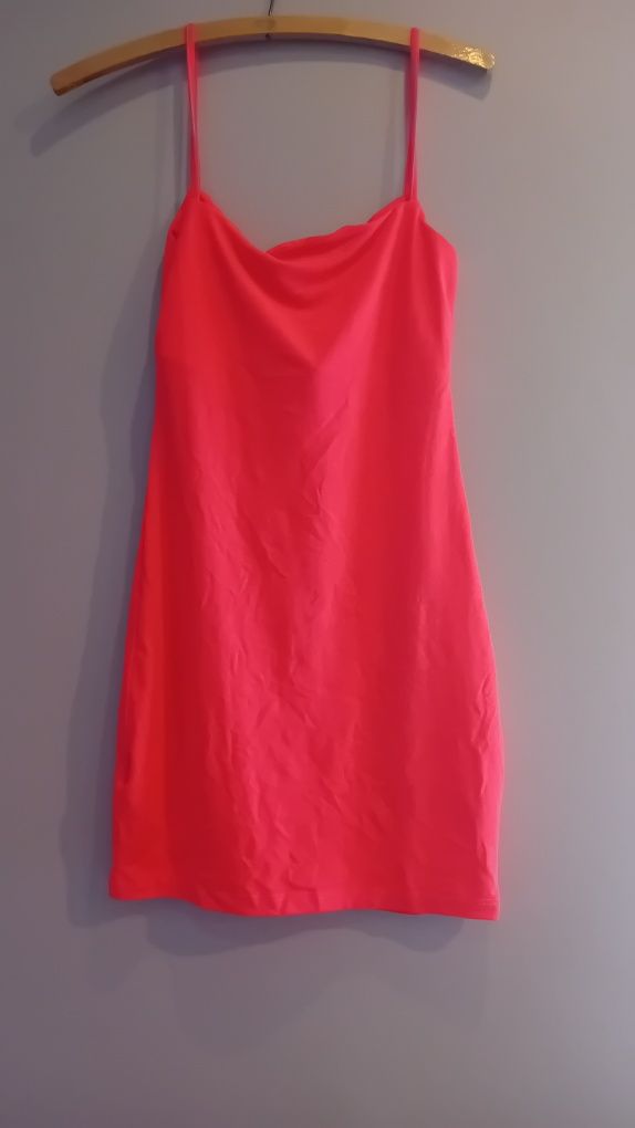 różowa sukienka sinsay