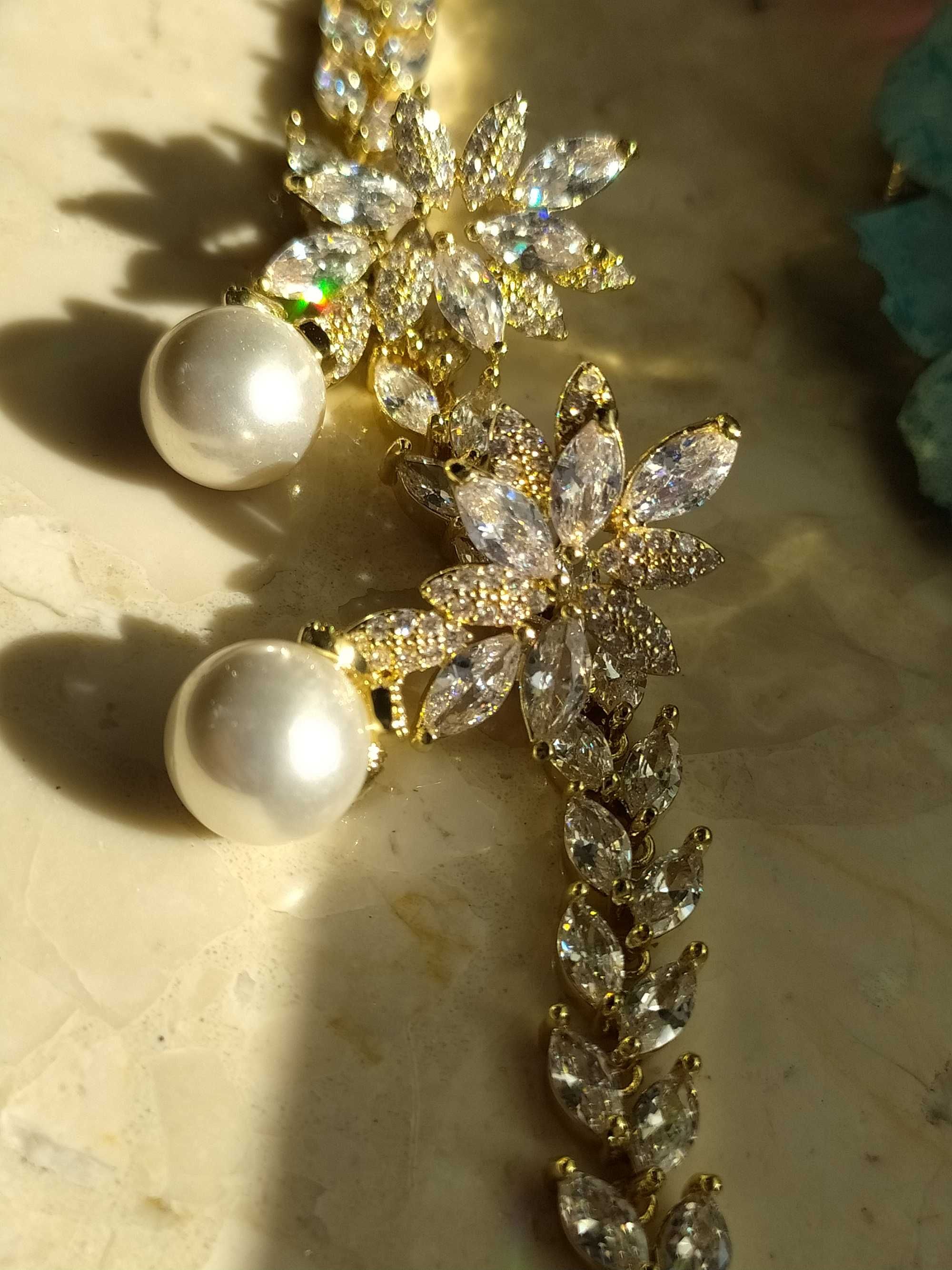 Elegancki komplet ślubny z perłami kolczyki i bransoletka
